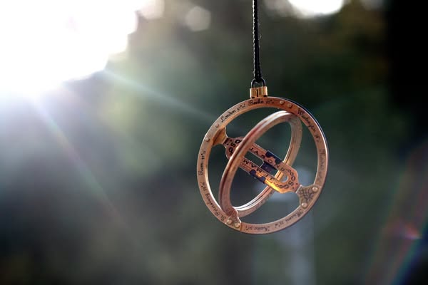 Pocket Sundial Tells True Time With Surprising Accuracy Using Just The Power Of The Sun