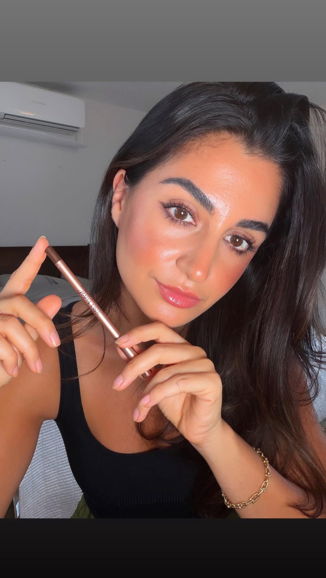 The eyeliner that keeps up with you.