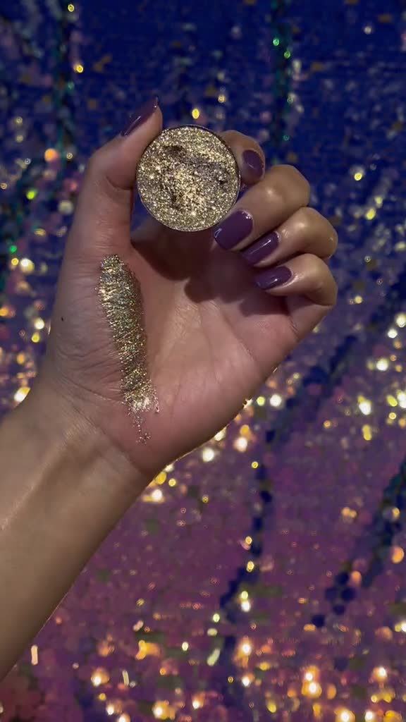 Highly Pigmented, Easy to Use Glitter Makeup