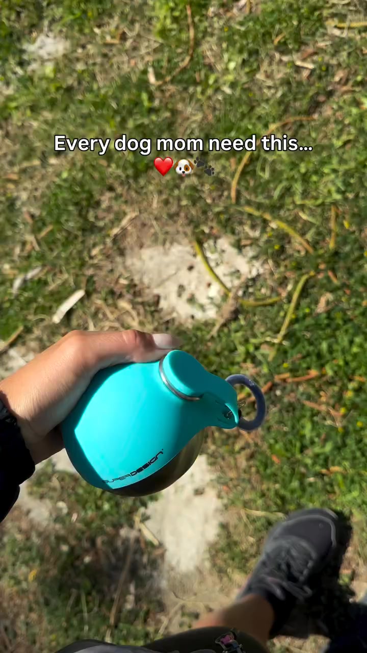 The only dog water bottle that clips to your leash.