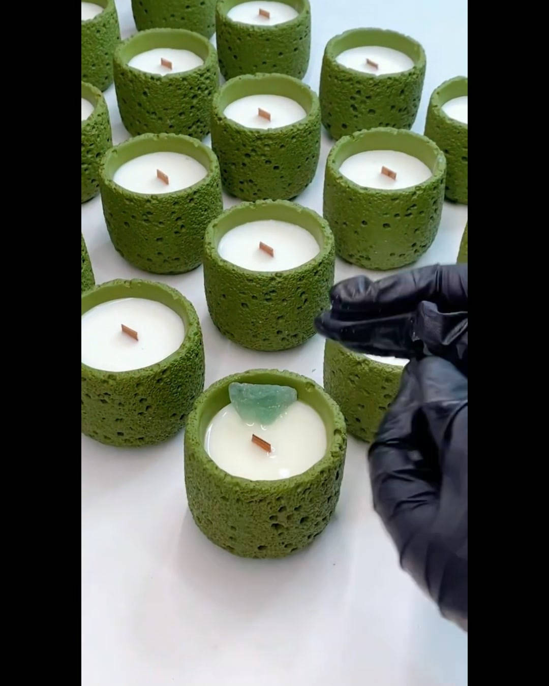 Hi! Is the free shipping offer still available? I want to place an order.