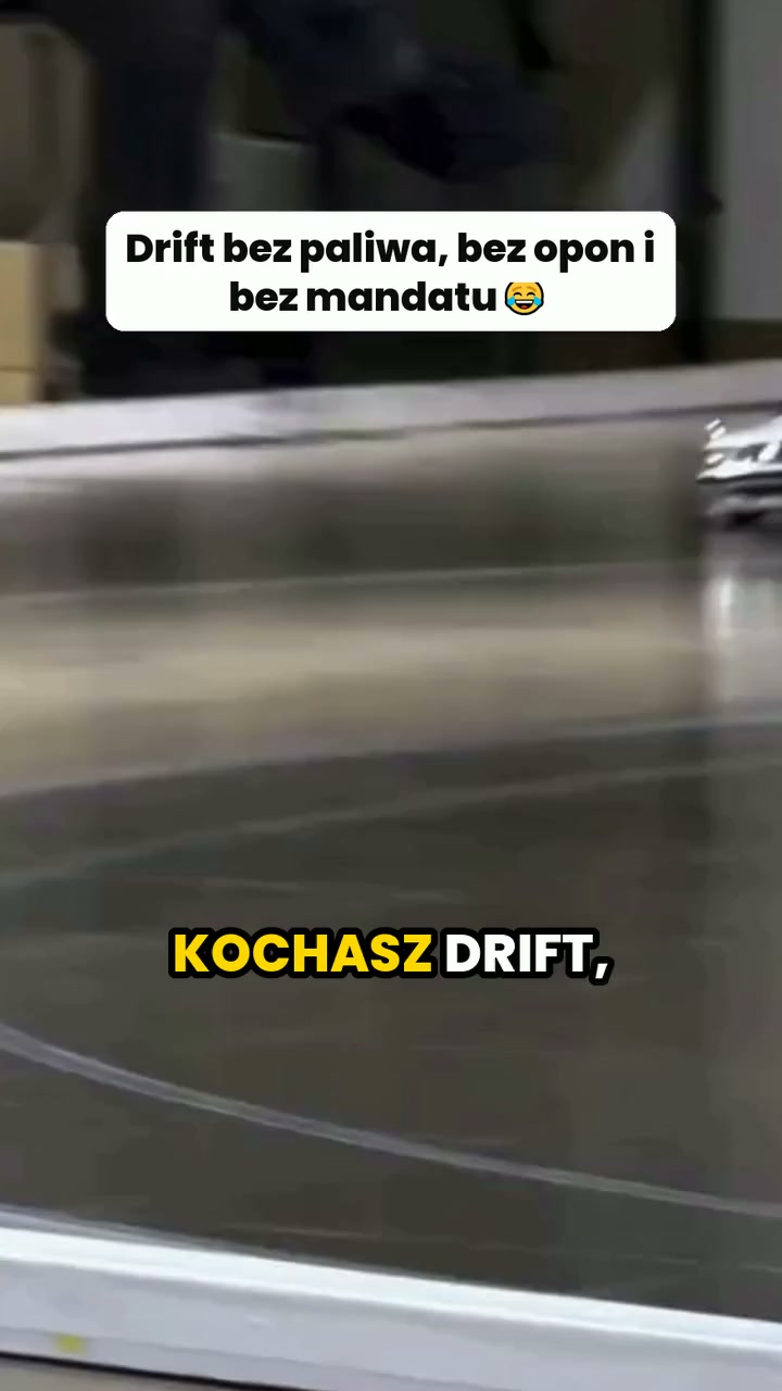 Twoje biurko to teraz tor driftowy