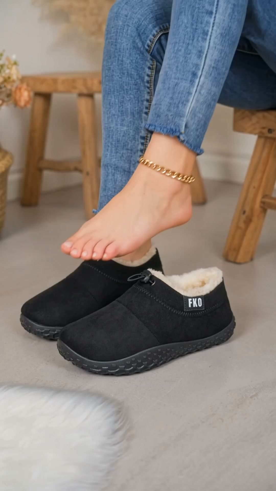 Women’s Warm Plush-Lined Mules – Warm, Comfortable & Non-Slip Shoes
