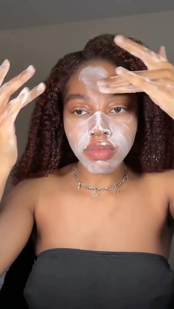 Helps Reduce the Look of Dark Spots
