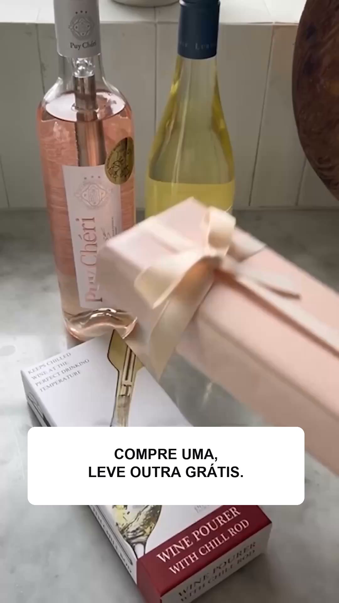 Uma para si, outra para quem traz vinho