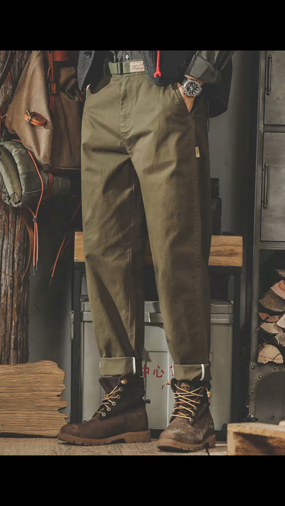 Vintage-inspirierte, gewaschene Chino-Hose für Herren mit schmal zulaufendem Bein
