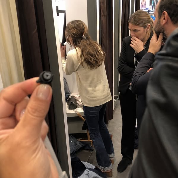 Ladies, watch out for voyeurs