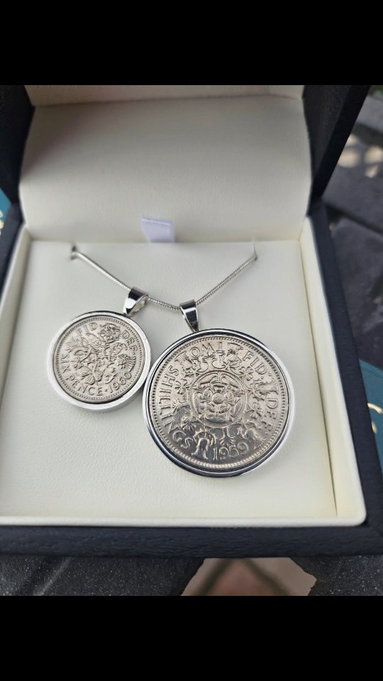 Anúncio de Heads and Tails Jewellery