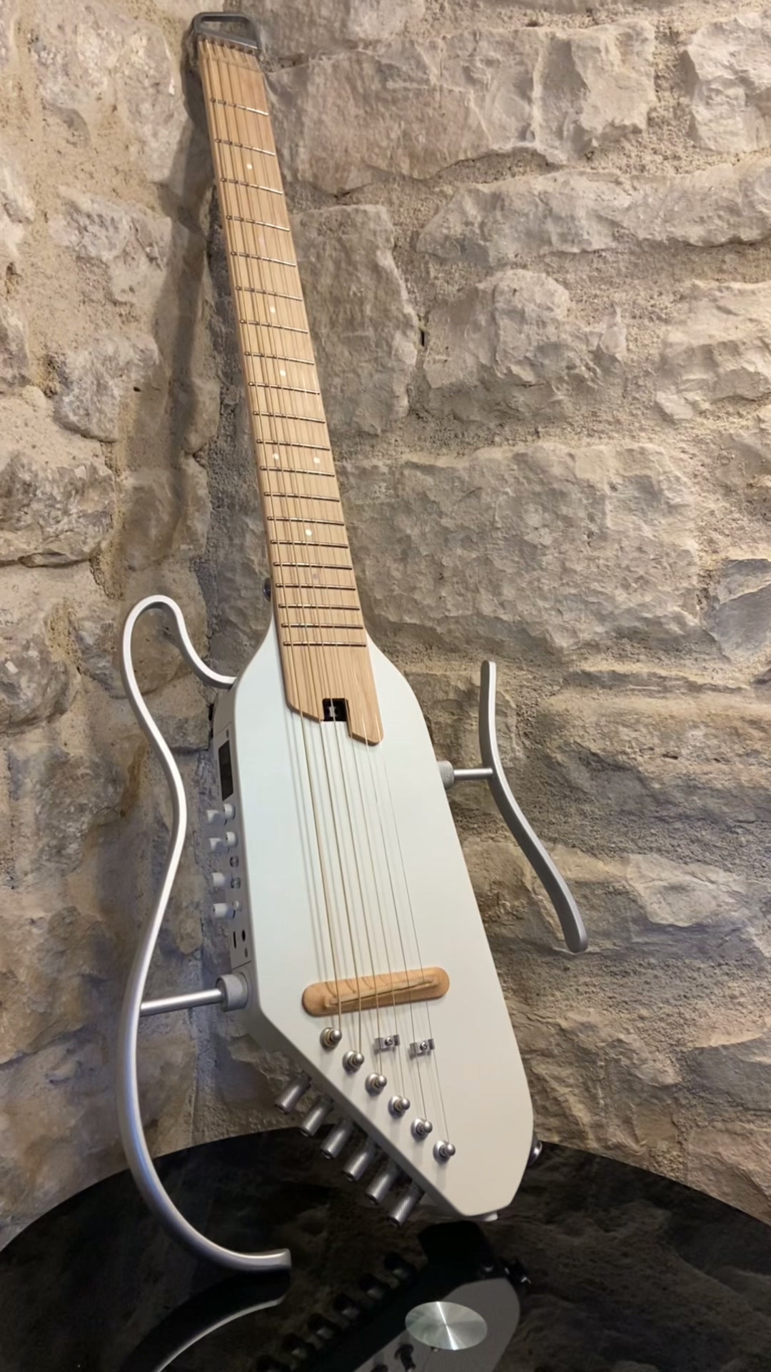 Compact Guitar, Big Sound