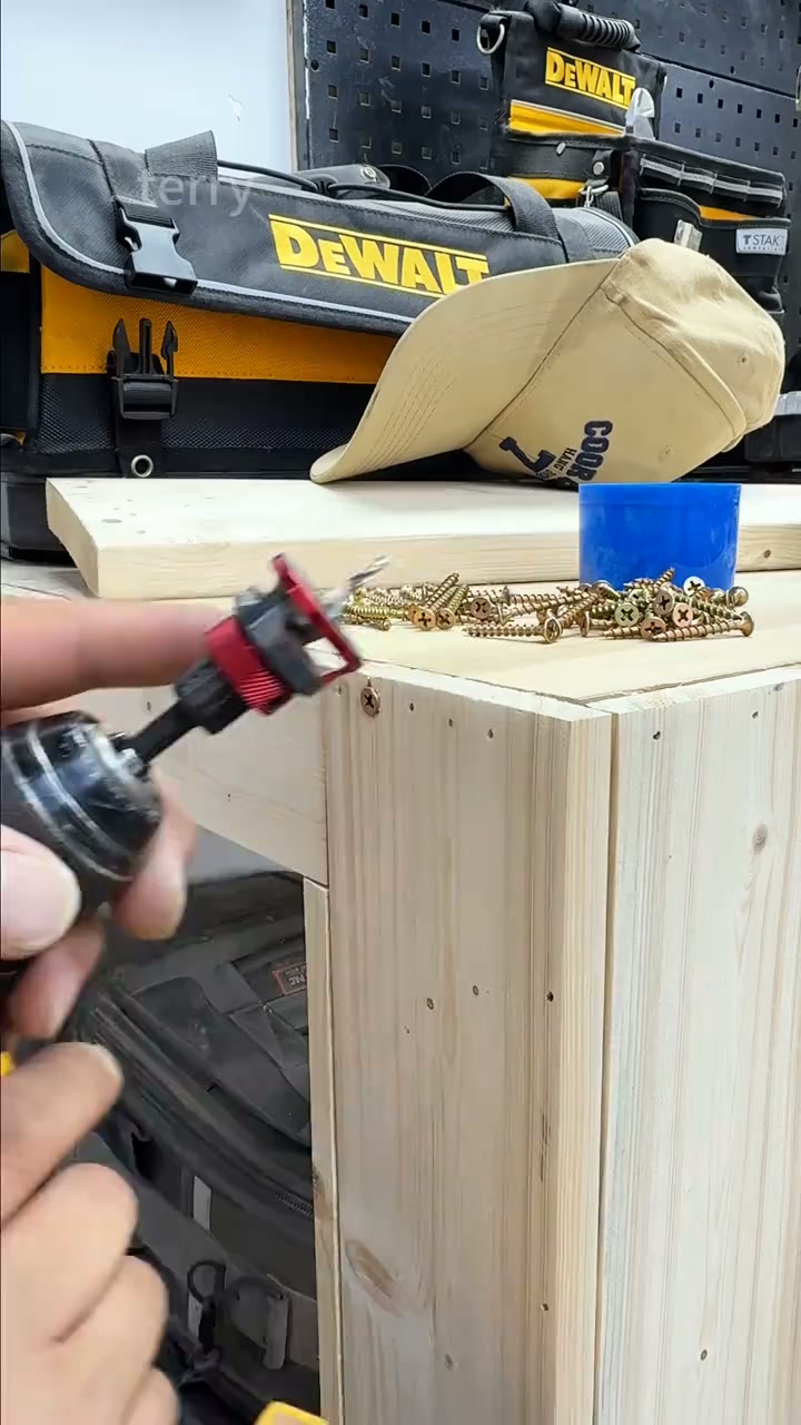 Flush Screw Holes. Zero Hassle.