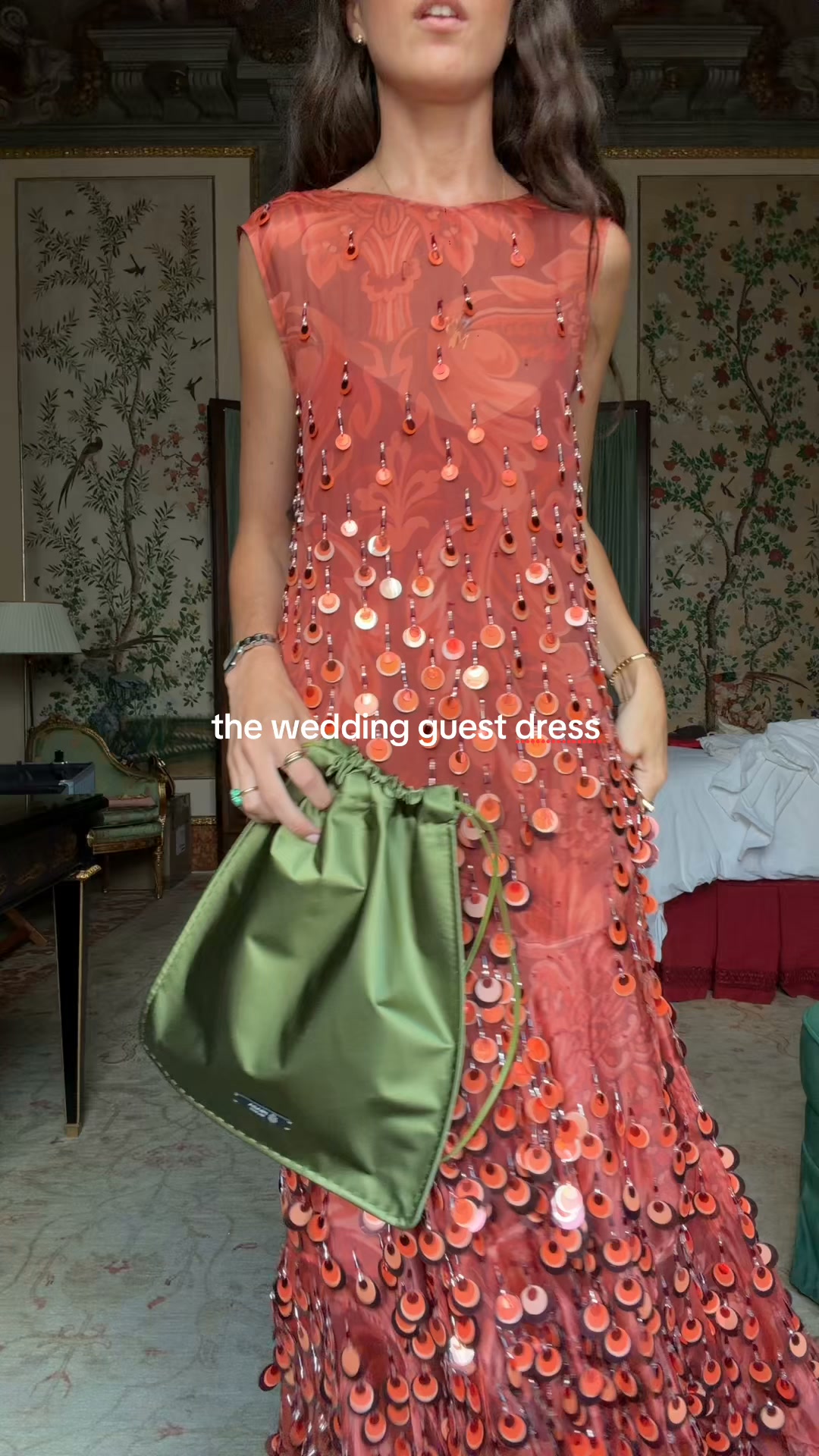 4 interest-free installments Worldwide Shipping – Glamour, delivered to your door.
