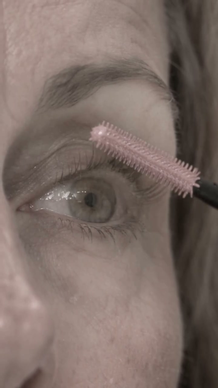 Finally — A Mascara That Actually Works on Older Lashes.