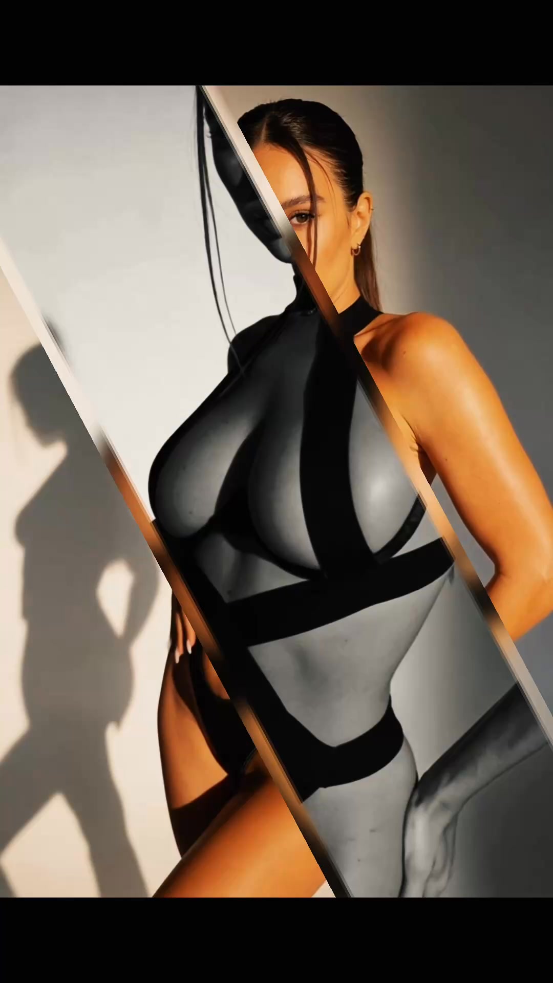 Seducente, raffinata, irresistibile. Scopri la lingerie che accende ogni momento.