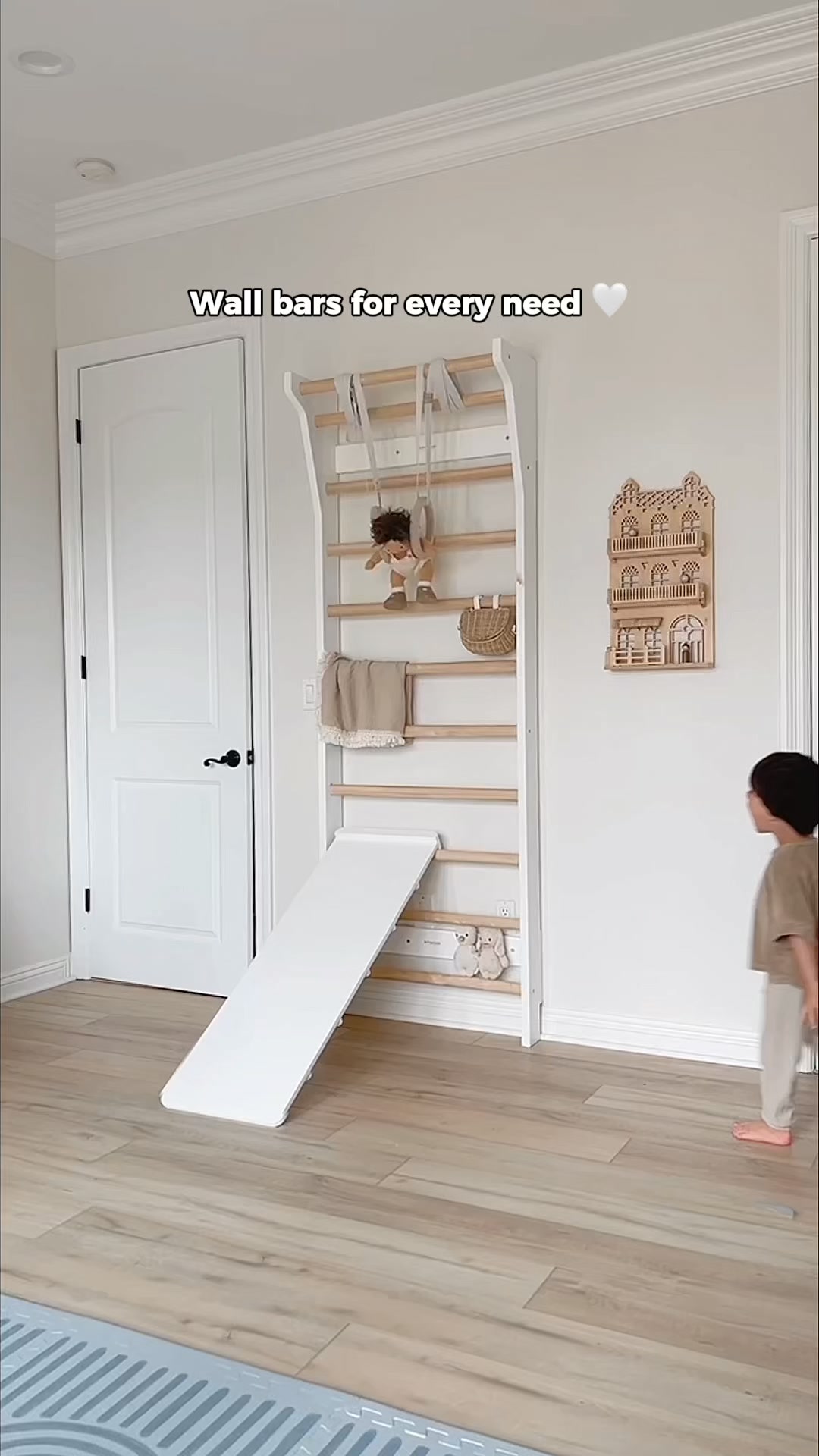 FitWood wall bars transform your home into a space for movement, play and training – for kids and adults alike