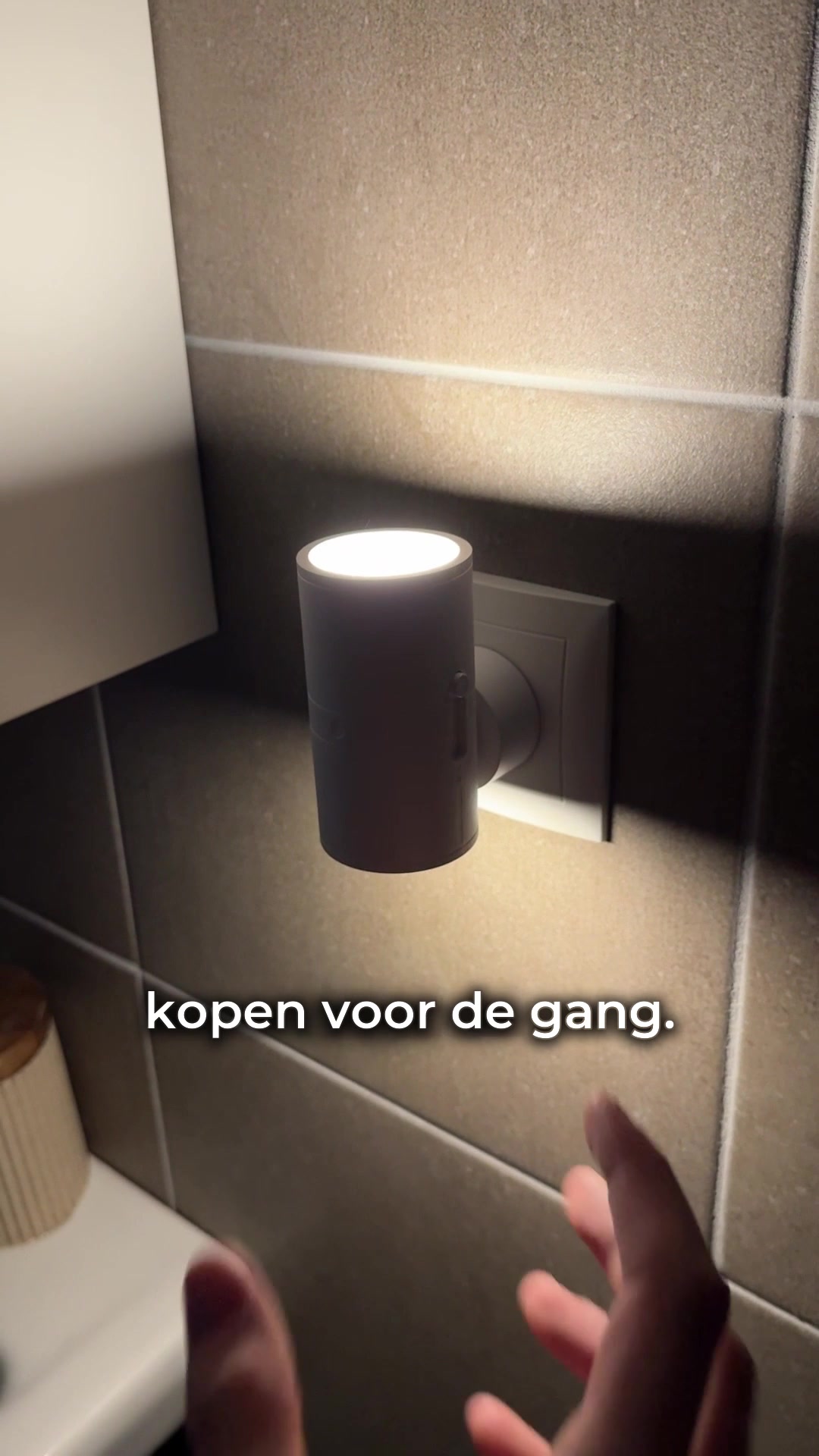 De lamp die 's avonds vanzelf aangaat