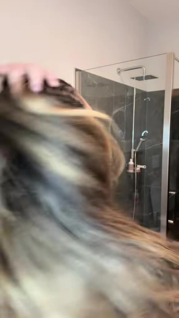 Scopri i prodotti Francine Hair Care
