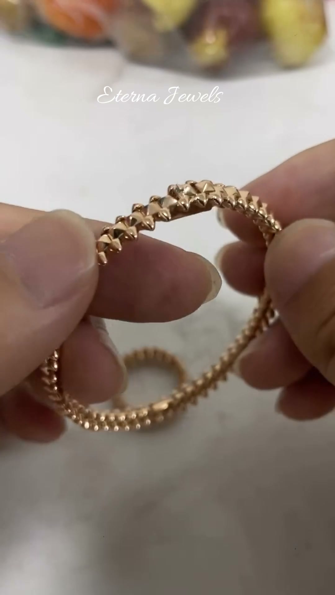 Unboxed a Box of Jewelry During Lunch — Now I Can't Focus on Work