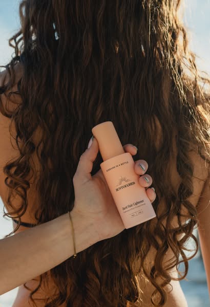 Effortlessly lighten your hair from home
