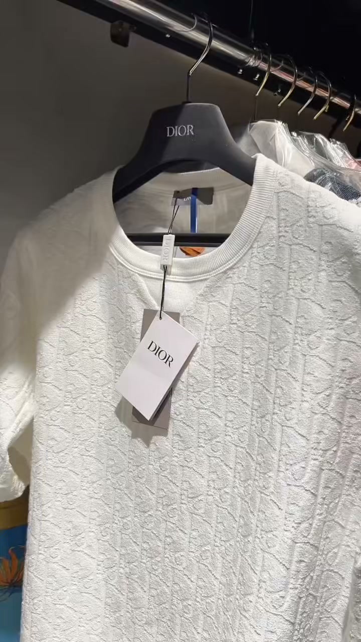 Anúncio de SuitCrest