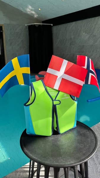 Fejr 10 år: Watery svømmevest til børn!
