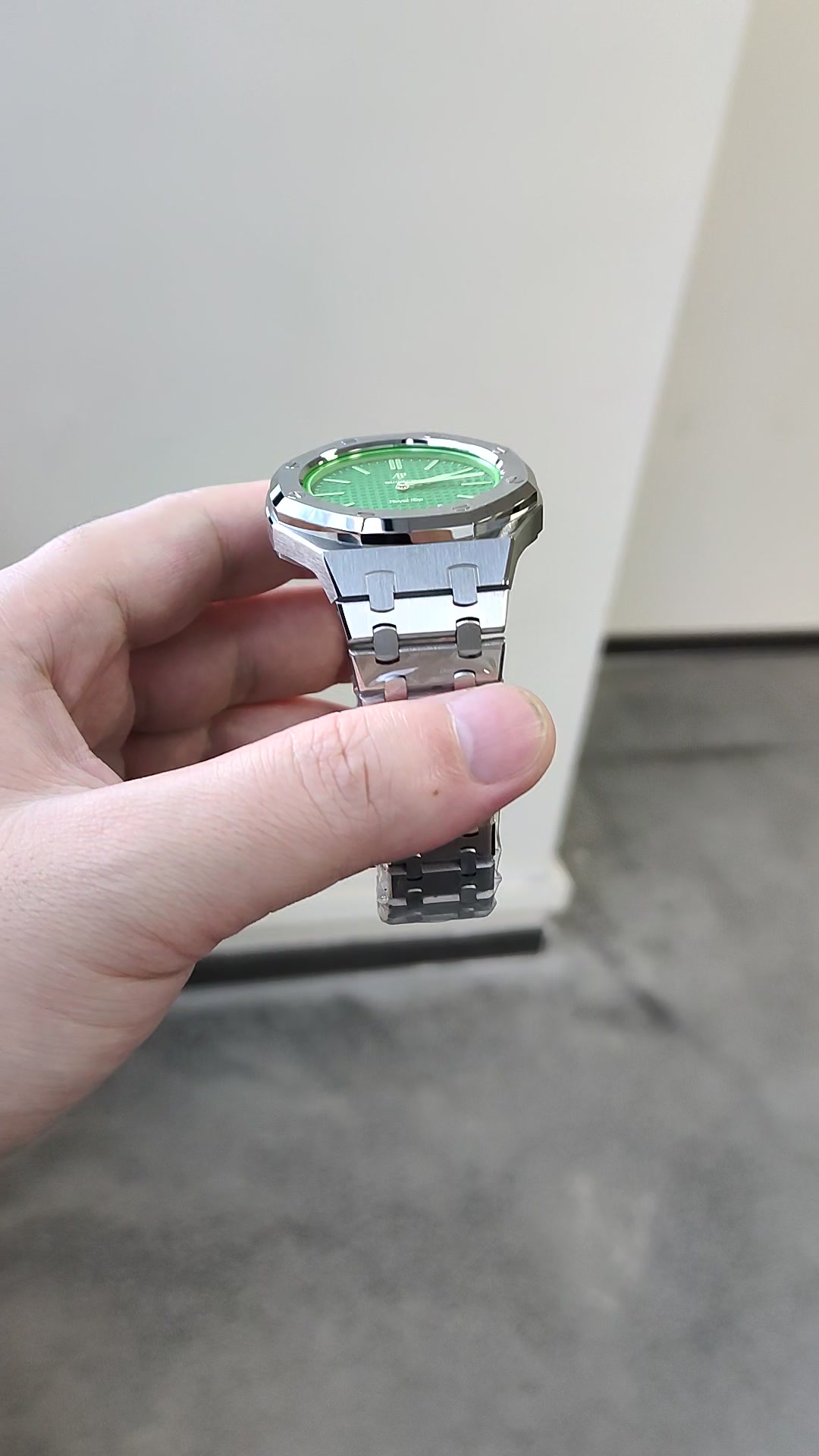 ONE WATCH. MULTIPLE STYLES.