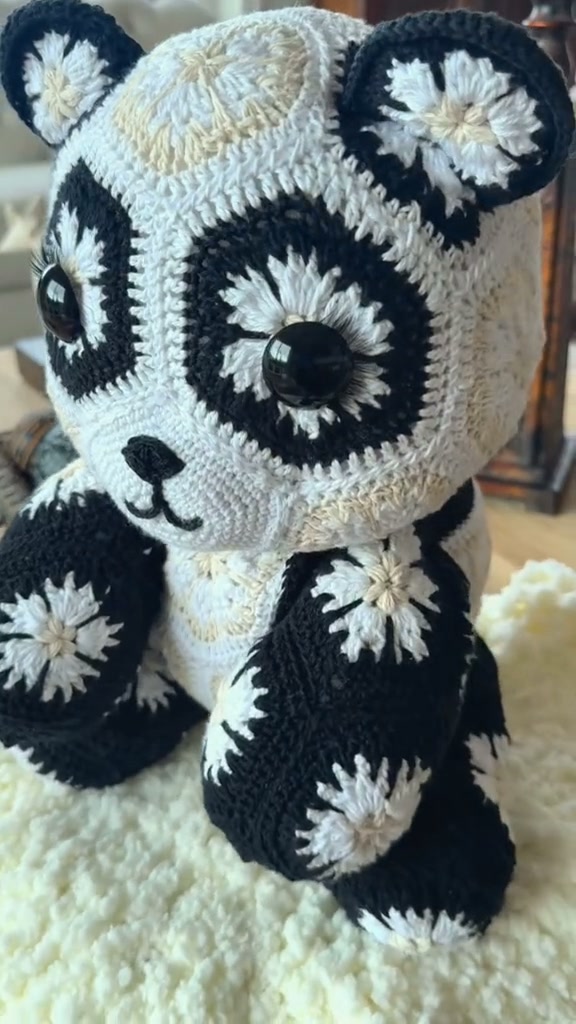 Crochetez un panda fleuri
