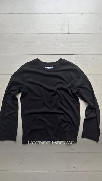 Langærmet t-shirt · 199 kr.