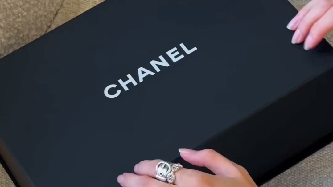 High-End Bags, Limited-Time Prices