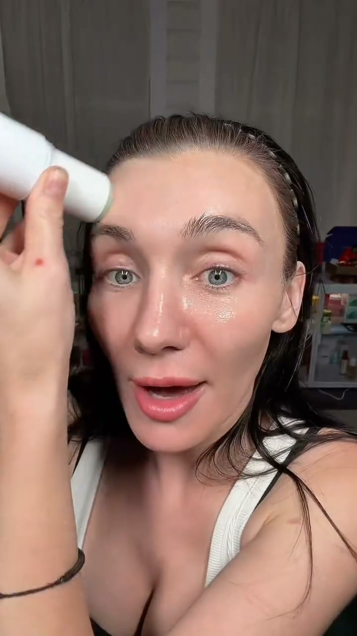 One Swipe. Cooler Skin. Tighter-Looking Pores.
