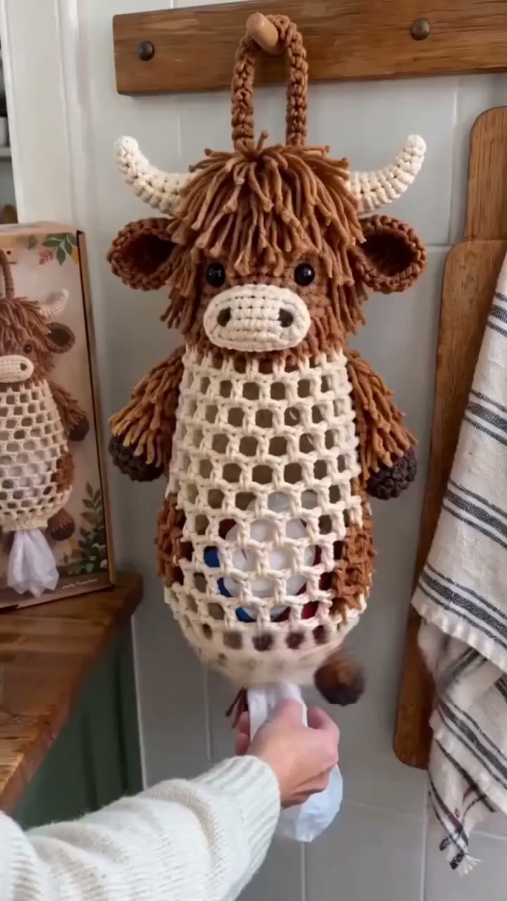 A Much Cuter Way to Store Grocery Bags