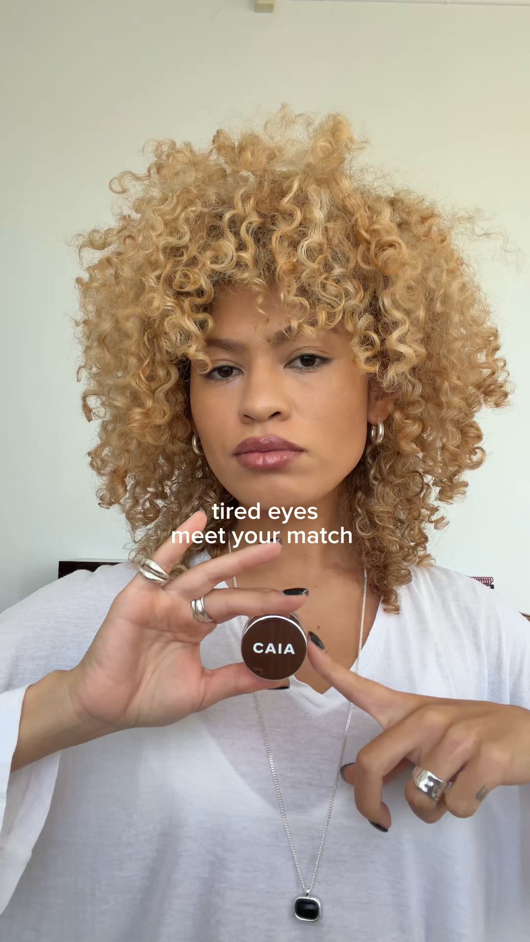 Anúncio de CAIA Cosmetics