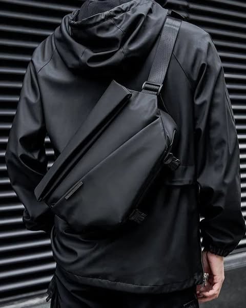 MATE ELAN Black Waterproof Men's Sling ? Fashionable & Versatile Design