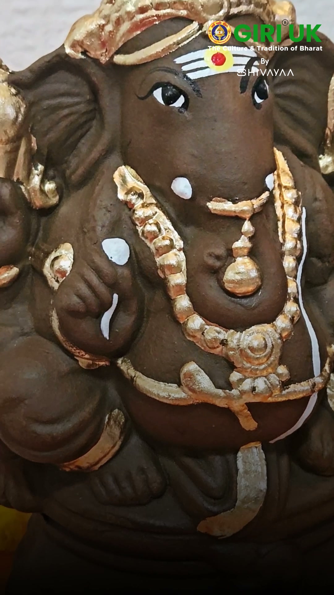 Natural clay. Natural colours. Nothing artificial near your prayers.