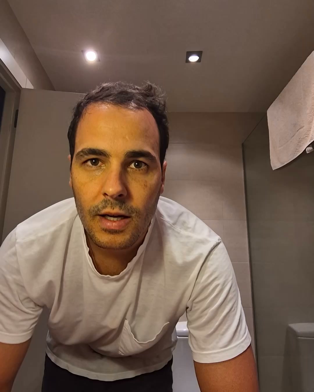 Menos cara de cansado.