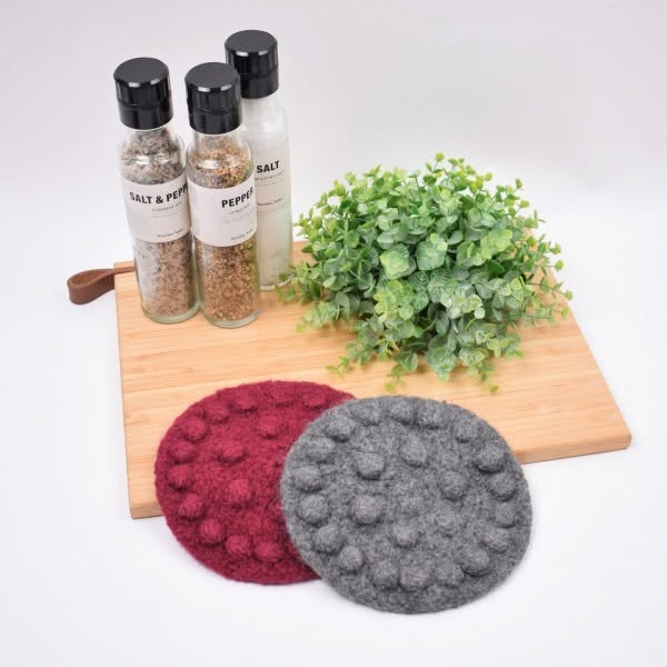 FREE Crochet Pattern: Trivet with flower motif