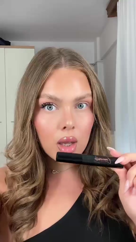 Super Glam Mascara by Emmanouela Cosmetics