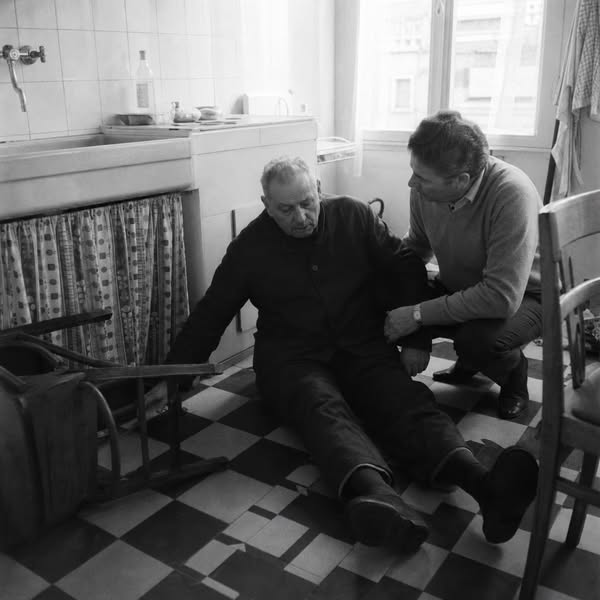 De rekening die niemand u toont na een val: 74 jaar, een lage keukenkast en 1.640 euro die Willy nooit had begroot