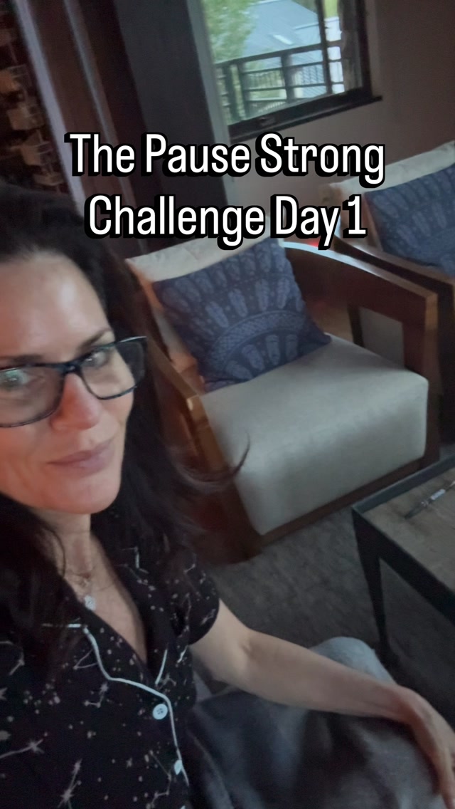 Anúncio de The Pause Life by Dr. Mary Claire Haver