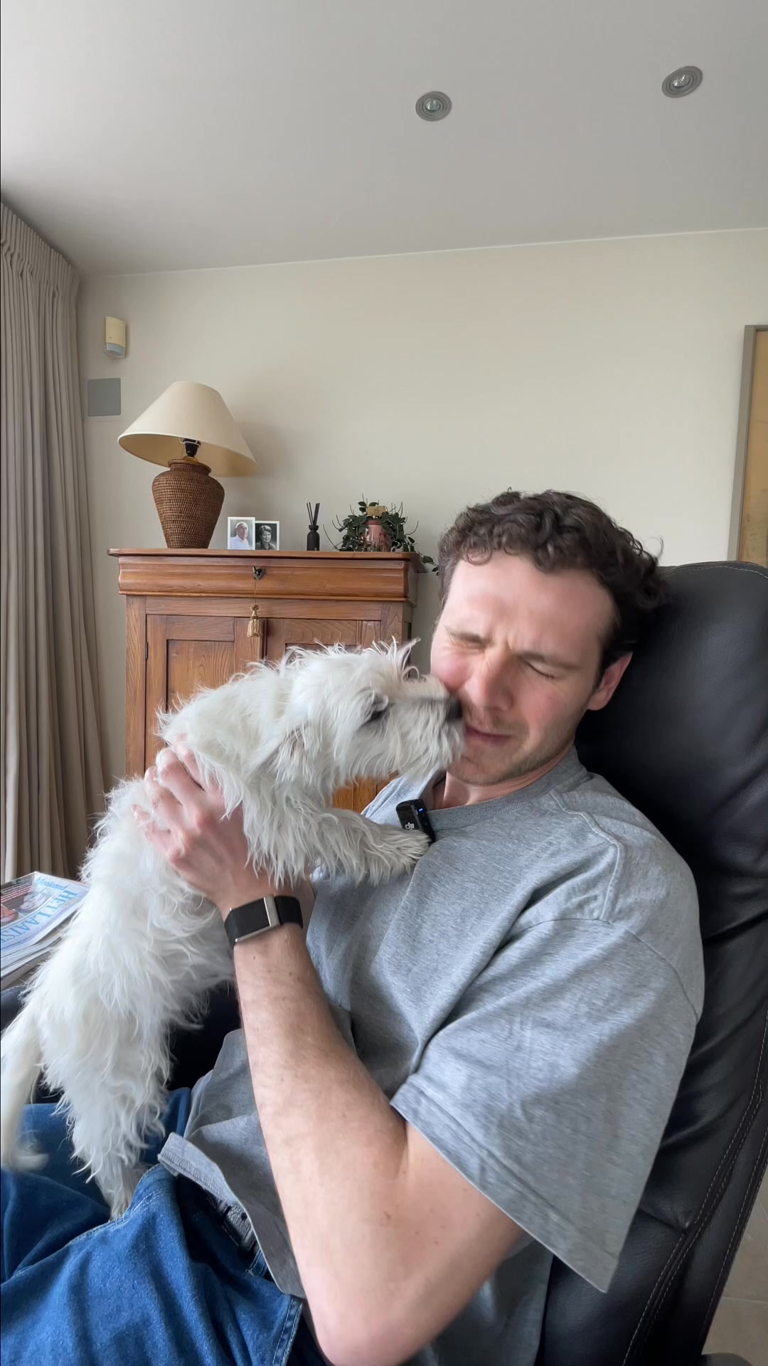 Waarom stinkt de adem van je hond écht?