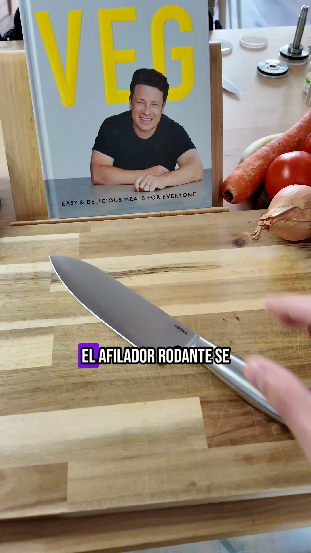 Los españoles están destrozando sus cuchillos con este utensilio de cocina.