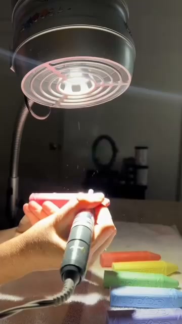 Remove rapidamente o pó gerado durante os serviços de manicure, protegendo a sua saúde.