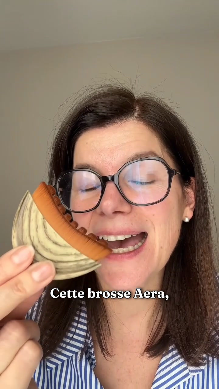 2 minutes par jour = peau plus ferme & moins de gonflements.