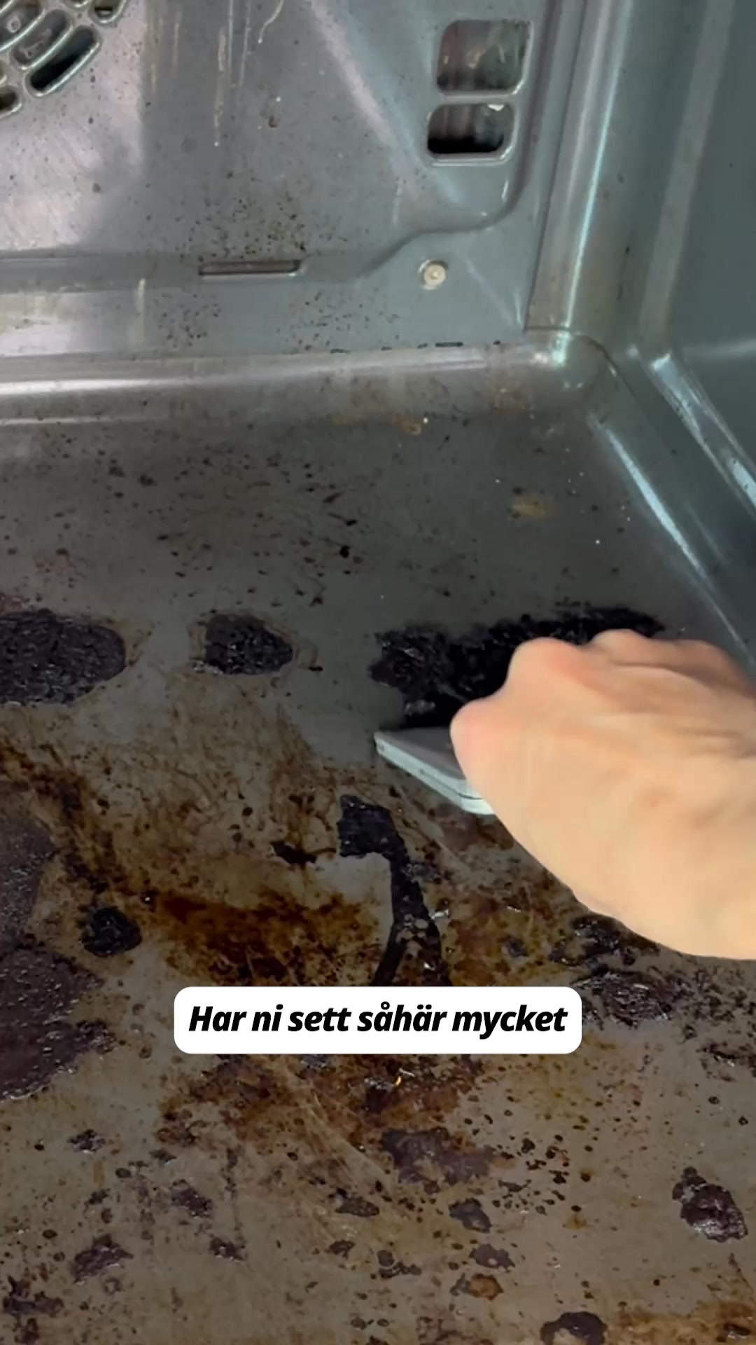 Tricket som får smutsen i ugnen att bara smälta