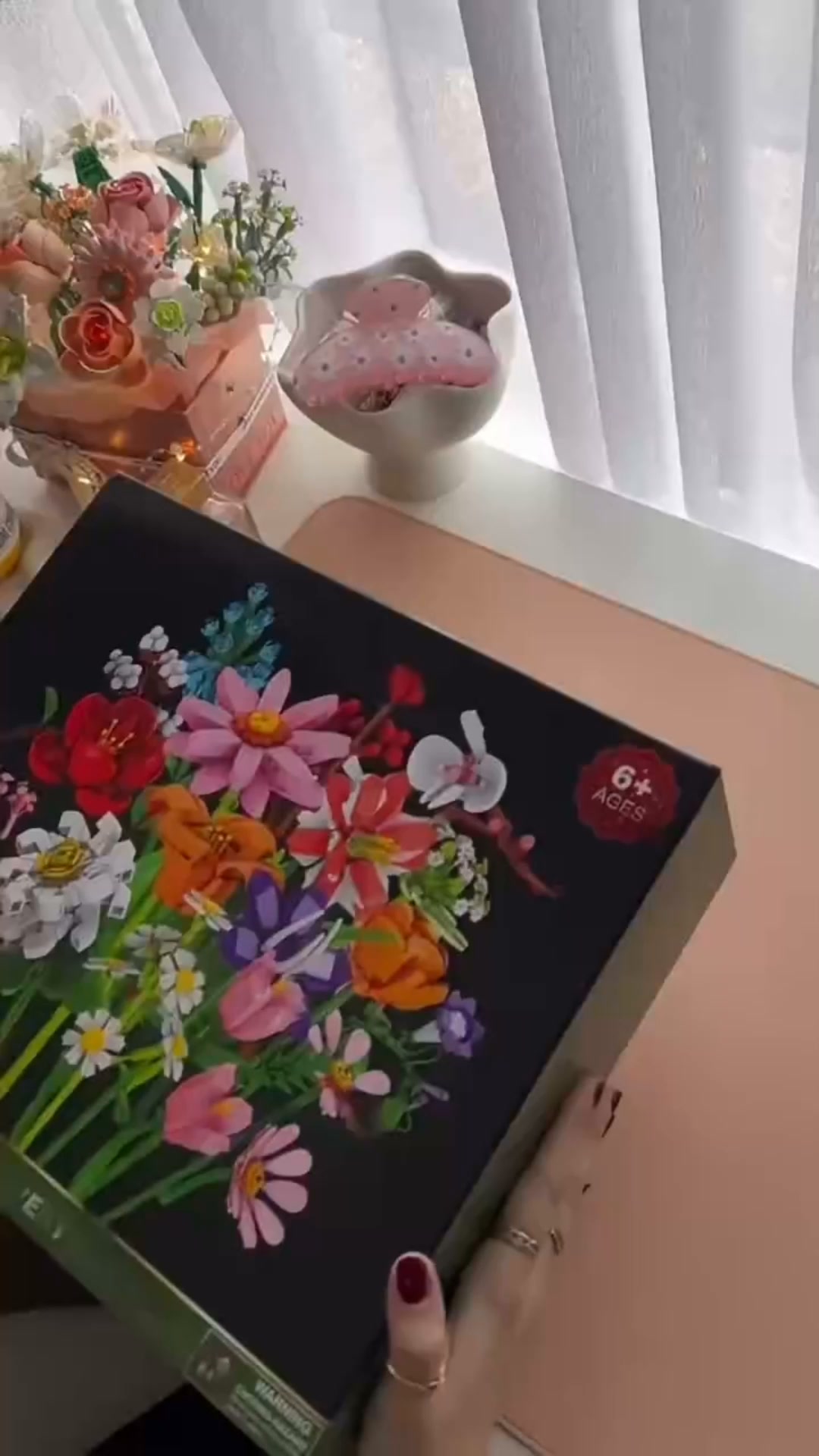 Adventskalender med byggset för blombukett till jul