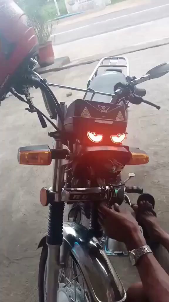 Occhi luminosi per qualsiasi auto