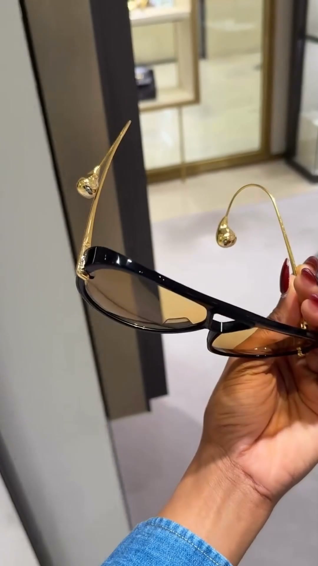 Aviator vibe reimagined by Velezeco.