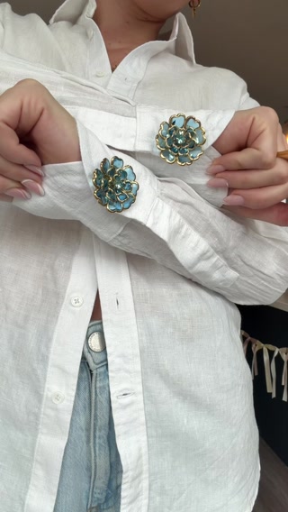 Transform Your Outfit in Seconds