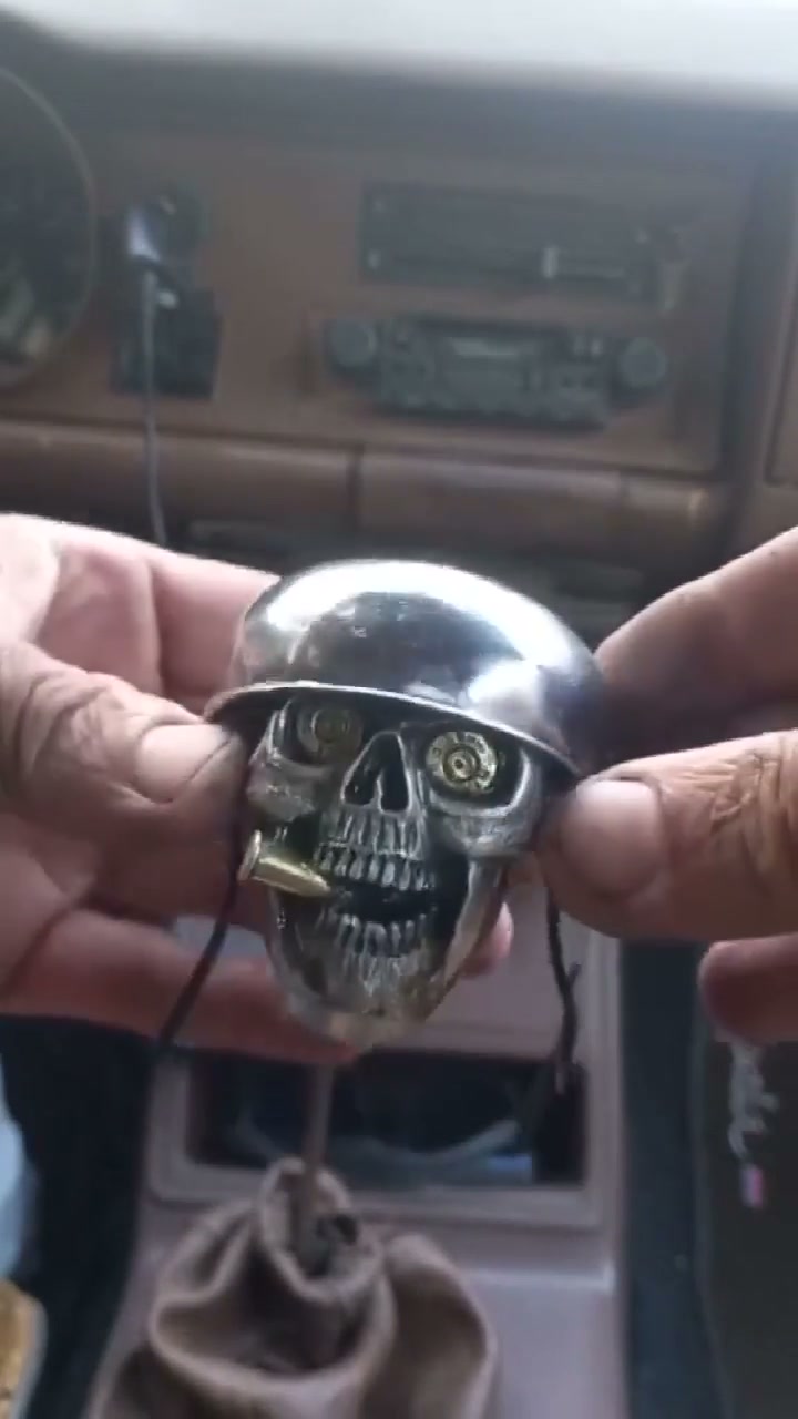 Skull Soldier Grip - Handcrafted Gear Knob