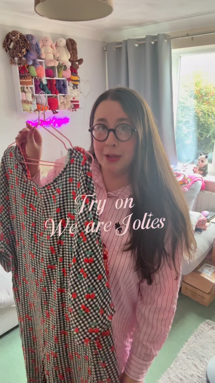 Anúncio de We Are Jolies