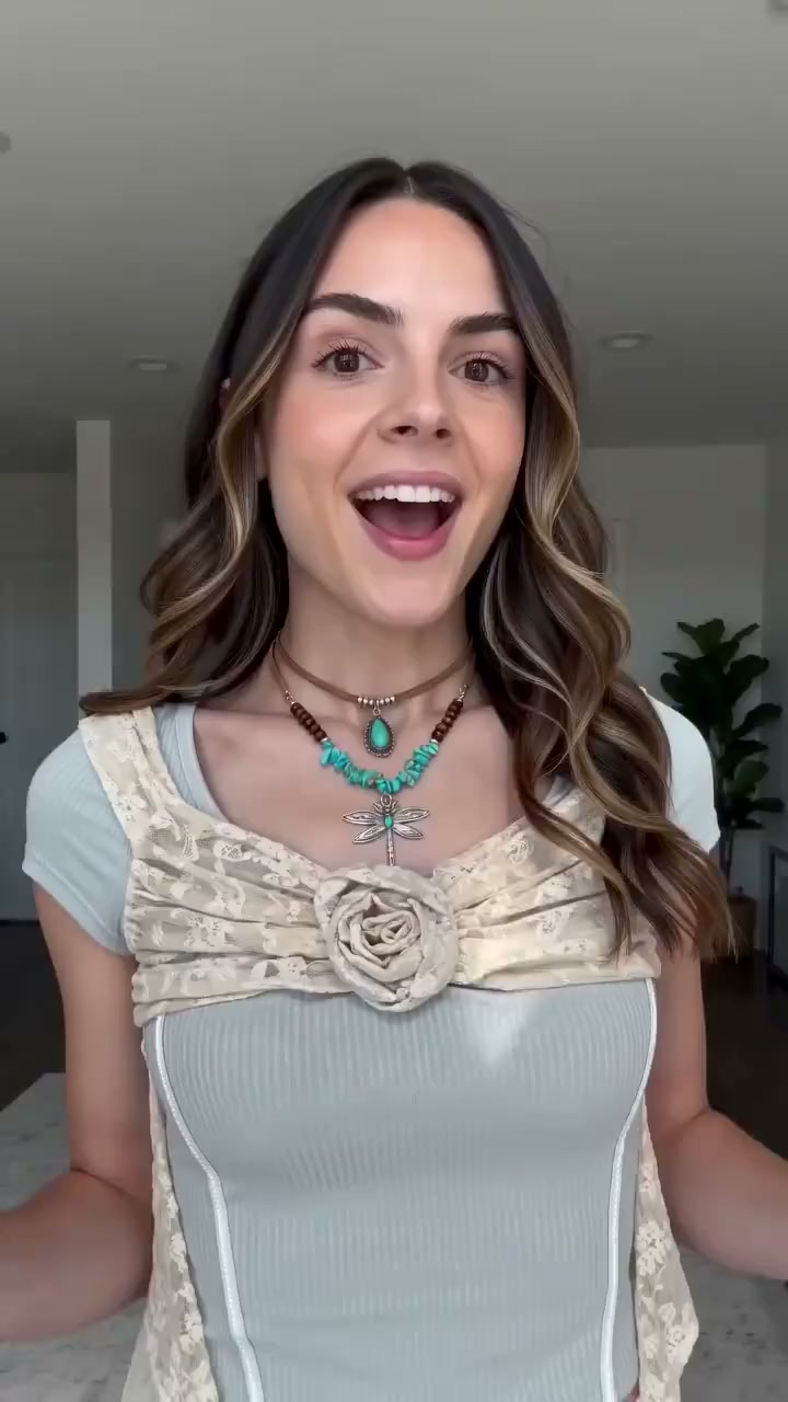 Vintage suède gelaagde ketting – met libelle- of waterdruppelhanger.